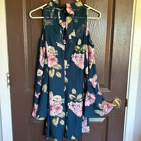 Cute Spring/Summer Dress - Picture 3 of 7